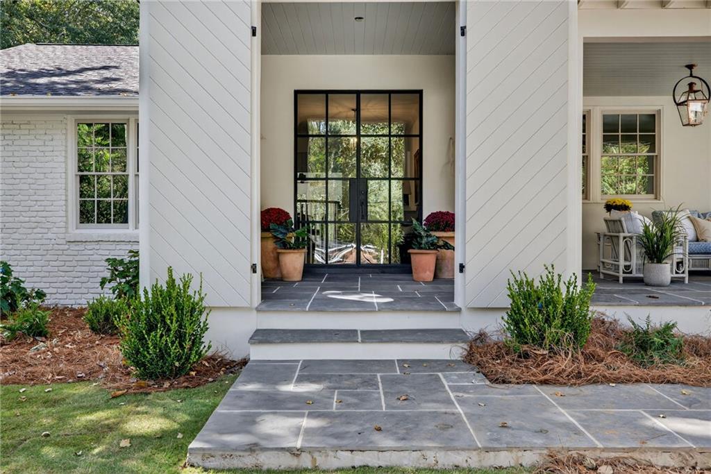 2914 Rockingham Drive Northwest Atlanta, GA 30327 - Photo 3 of 65