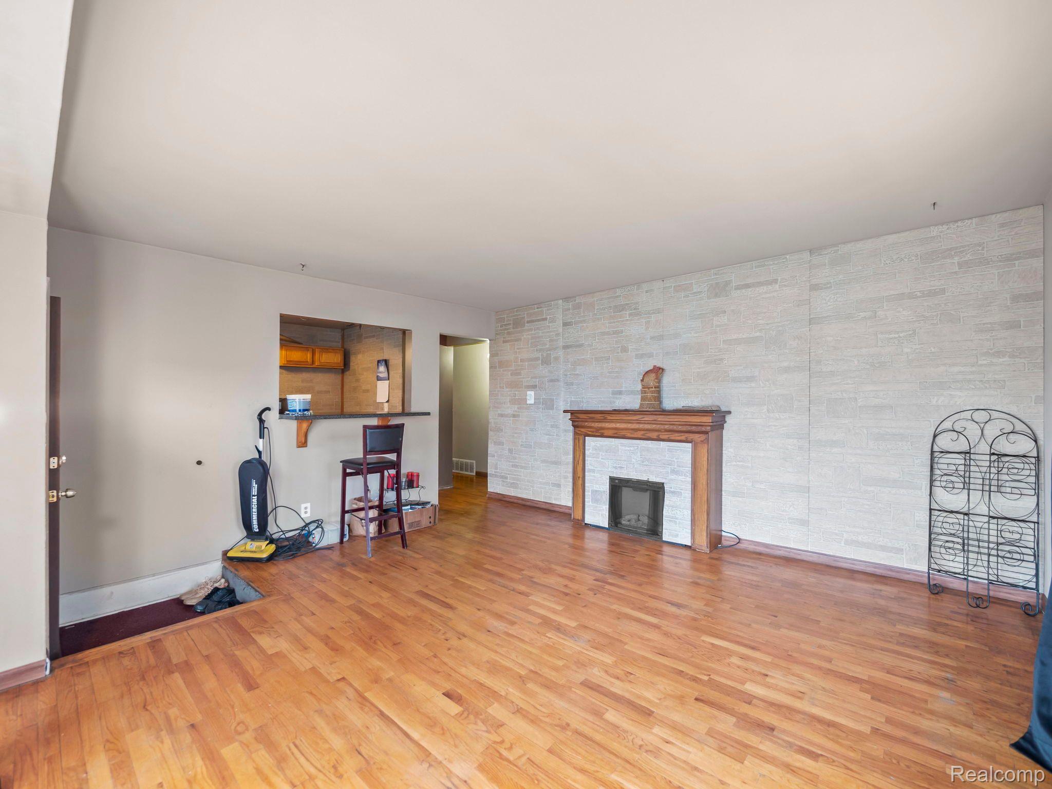 4639 Beecher Road Flint, MI 48532 - Photo 6 of 24 Gallery Image 6