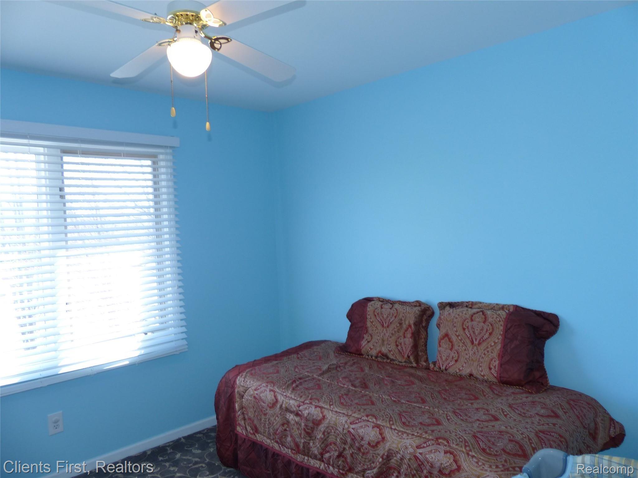 574 Seabrook Drive Rochester, MI 48307 - Photo 45 of 66 P1060416.JPG