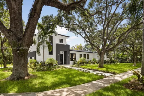 $4,150,000 | 3303 Halissee Street, Coconut Grove, FL 33133