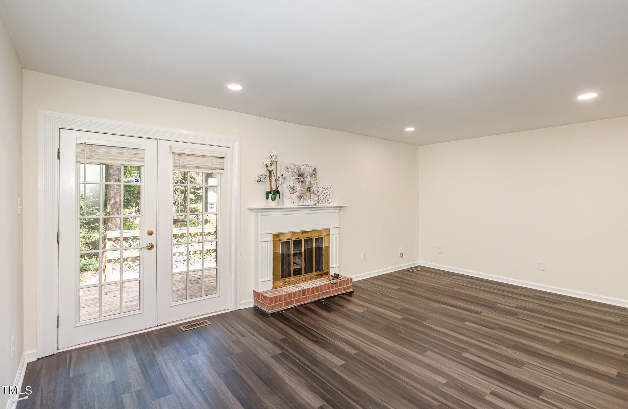1326 Springlawn Court Raleigh, NC 27609 - Photo 7 of 24 008_bc4a0754-edit