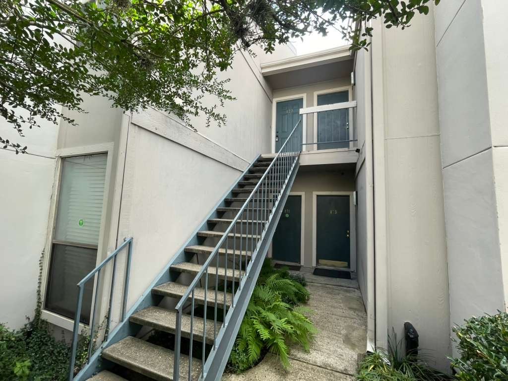 7950 North Stadium Drive, Unit 172 Houston, TX 77030 - Photo 4 of 13 a view of outdoor space and deck