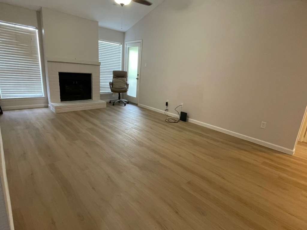 7950 North Stadium Drive, Unit 172 Houston, TX 77030 - Photo 6 of 13 an empty room with a fireplace