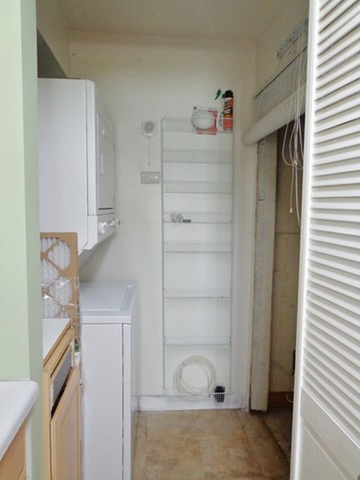 1368 Quaker Lane Prospect Heights, IL 60070 - Photo 12 of 14 a bathroom with a shower