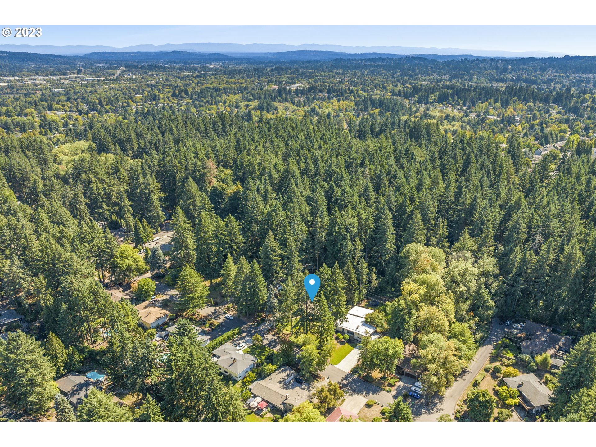 14090 Southwest Hargis Road Beaverton, OR 97008 - Photo 2 of 36 Gallery Image 2