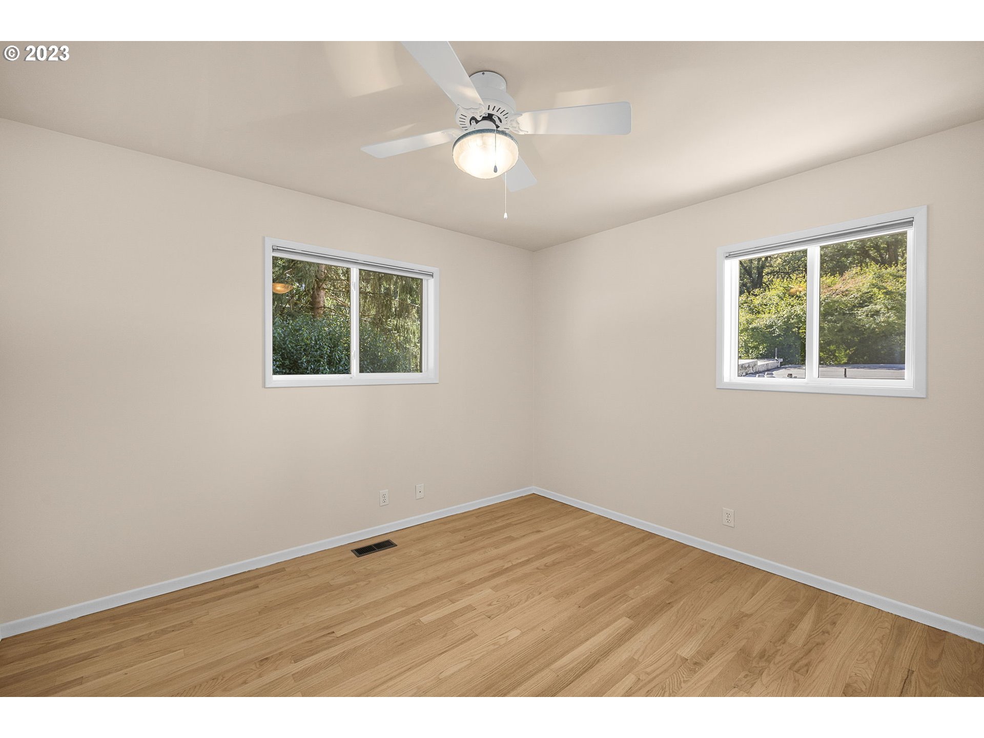 14090 Southwest Hargis Road Beaverton, OR 97008 - Photo 22 of 36 Gallery Image 22