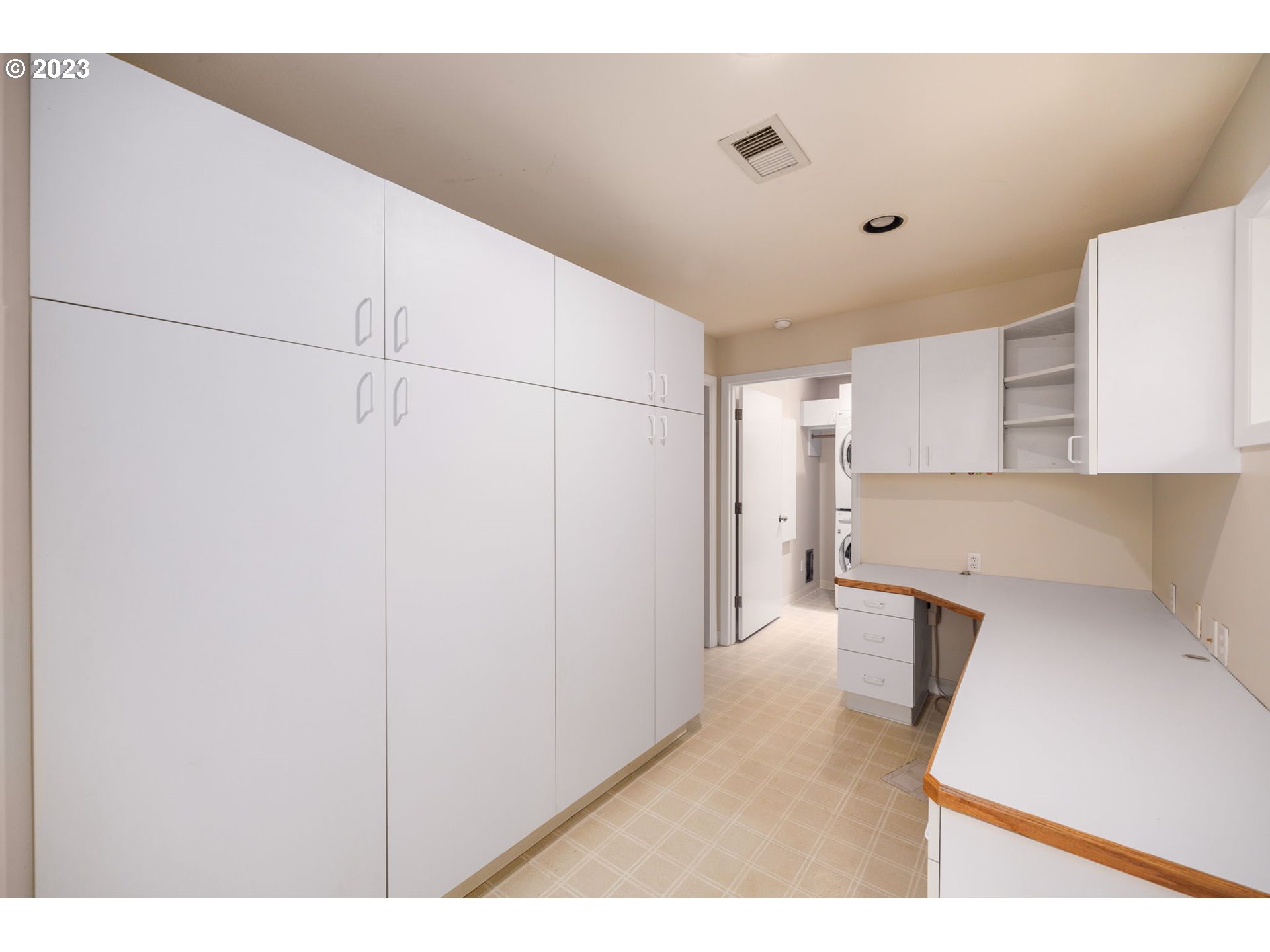 14090 Southwest Hargis Road Beaverton, OR 97008 - Photo 25 of 36 Gallery Image 25