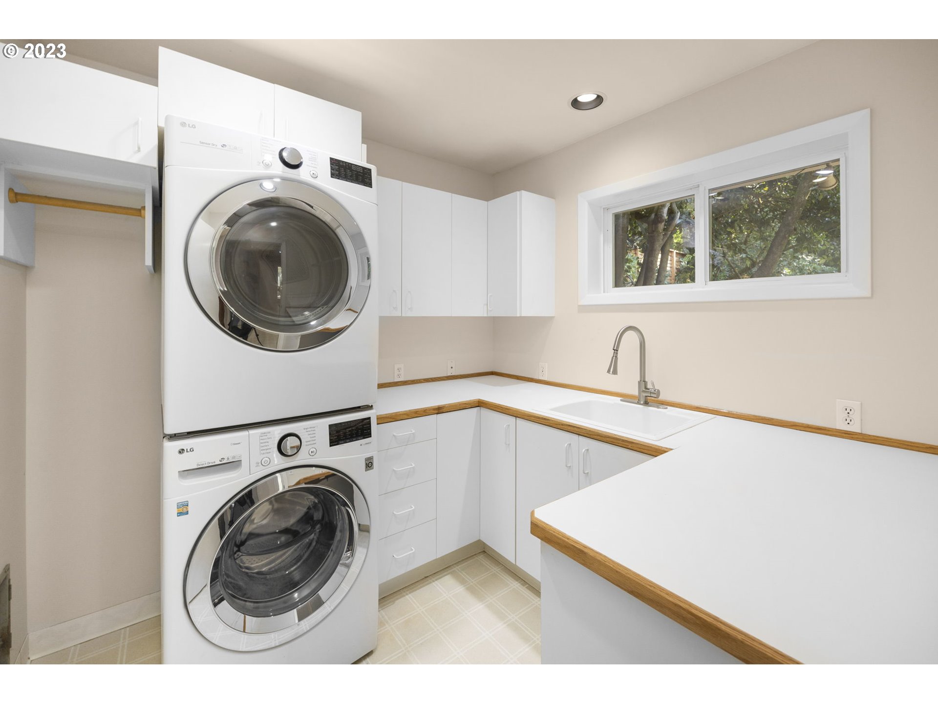 14090 Southwest Hargis Road Beaverton, OR 97008 - Photo 26 of 36 Gallery Image 26