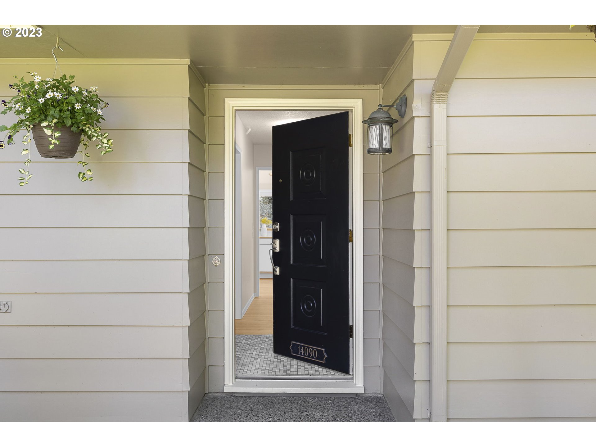 14090 Southwest Hargis Road Beaverton, OR 97008 - Photo 3 of 36 Gallery Image 3
