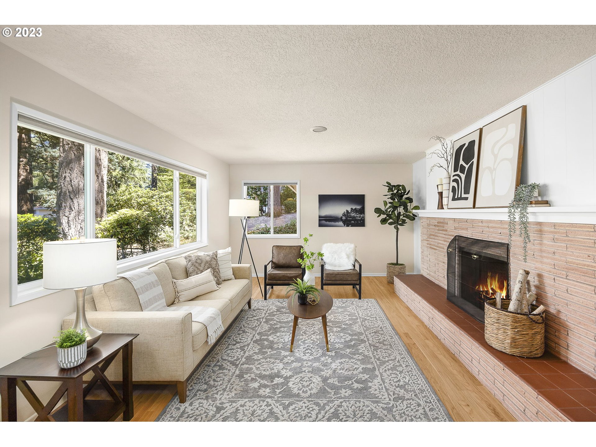 14090 Southwest Hargis Road Beaverton, OR 97008 - Photo 6 of 36 Living Room