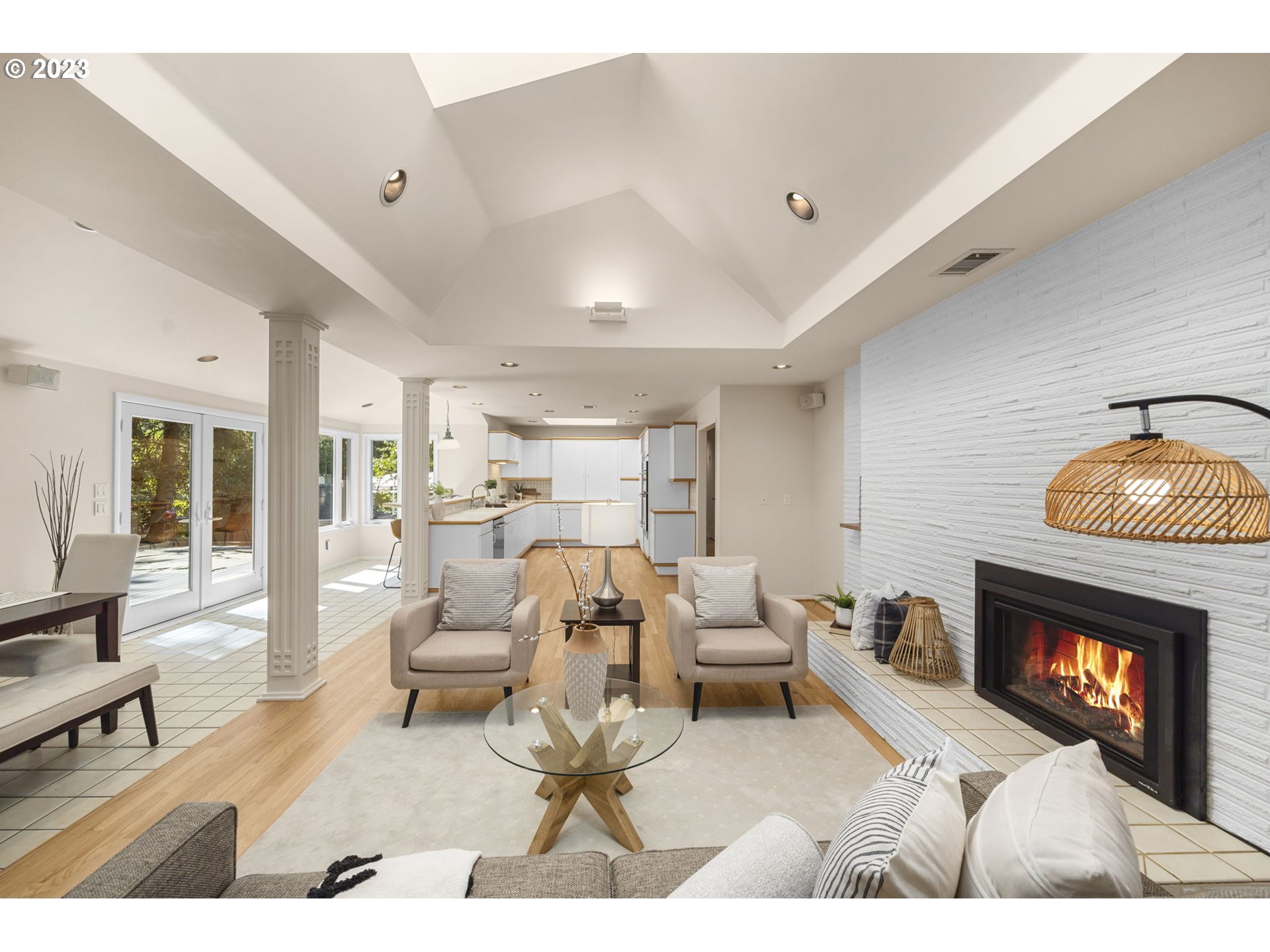 14090 Southwest Hargis Road Beaverton, OR 97008 - Photo 9 of 36 Gallery Image 9