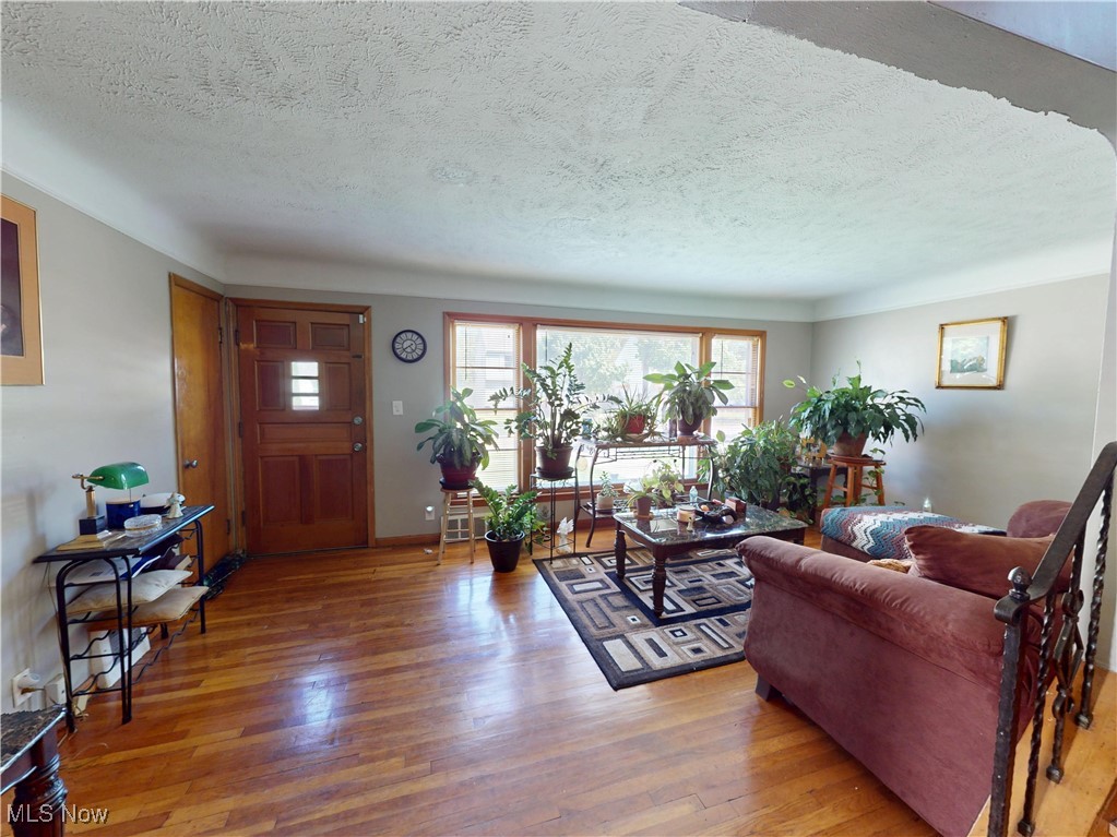 3882 Wallingford Road South Euclid, OH 44121 - Photo 4 of 34