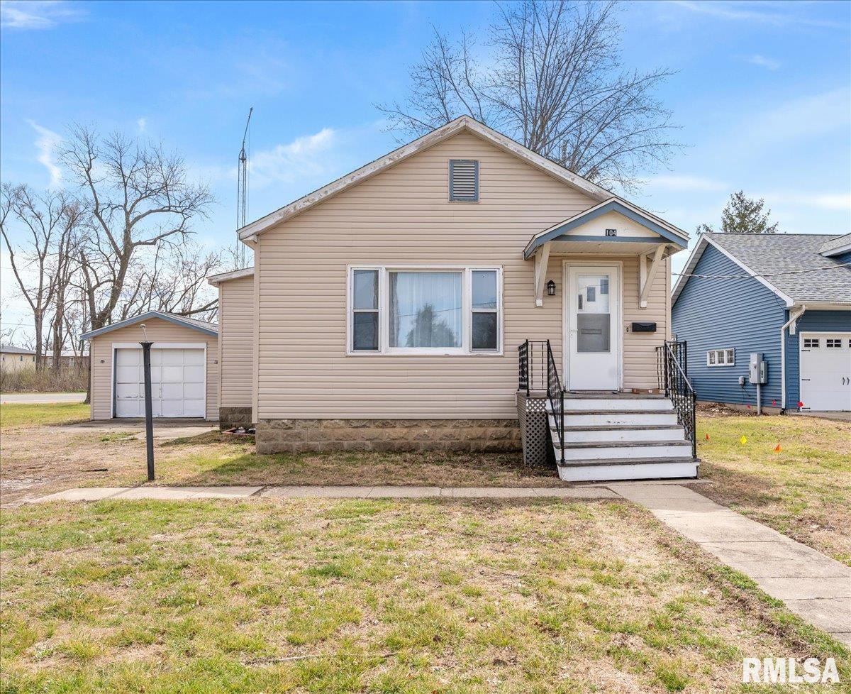 104 West Spruce Street Chatham, IL 62629 - Photo 1 of 32