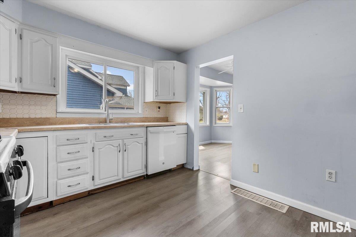 104 West Spruce Street Chatham, IL 62629 - Photo 12 of 32