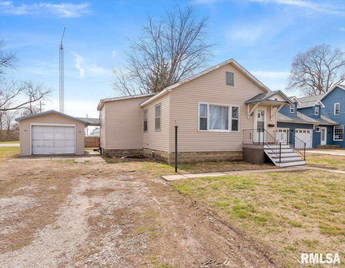 104 West Spruce Street Chatham, IL 62629 - Photo 2 of 32