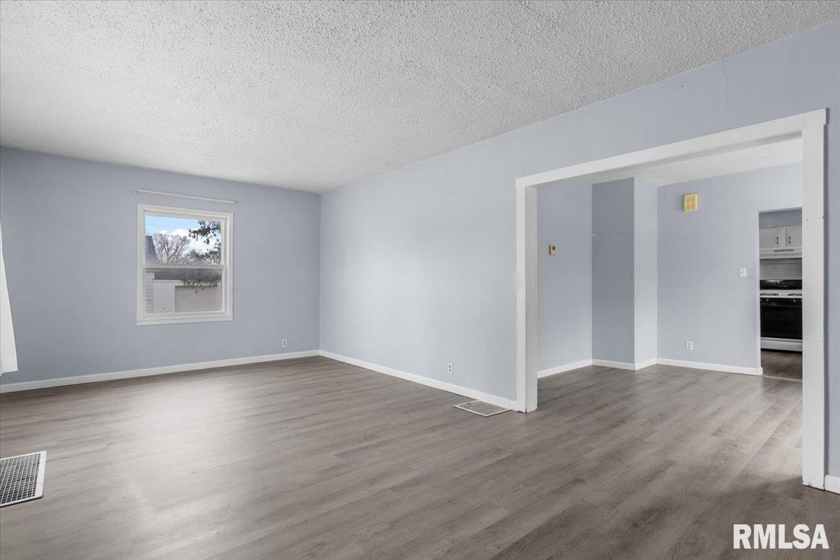 104 West Spruce Street Chatham, IL 62629 - Photo 4 of 32