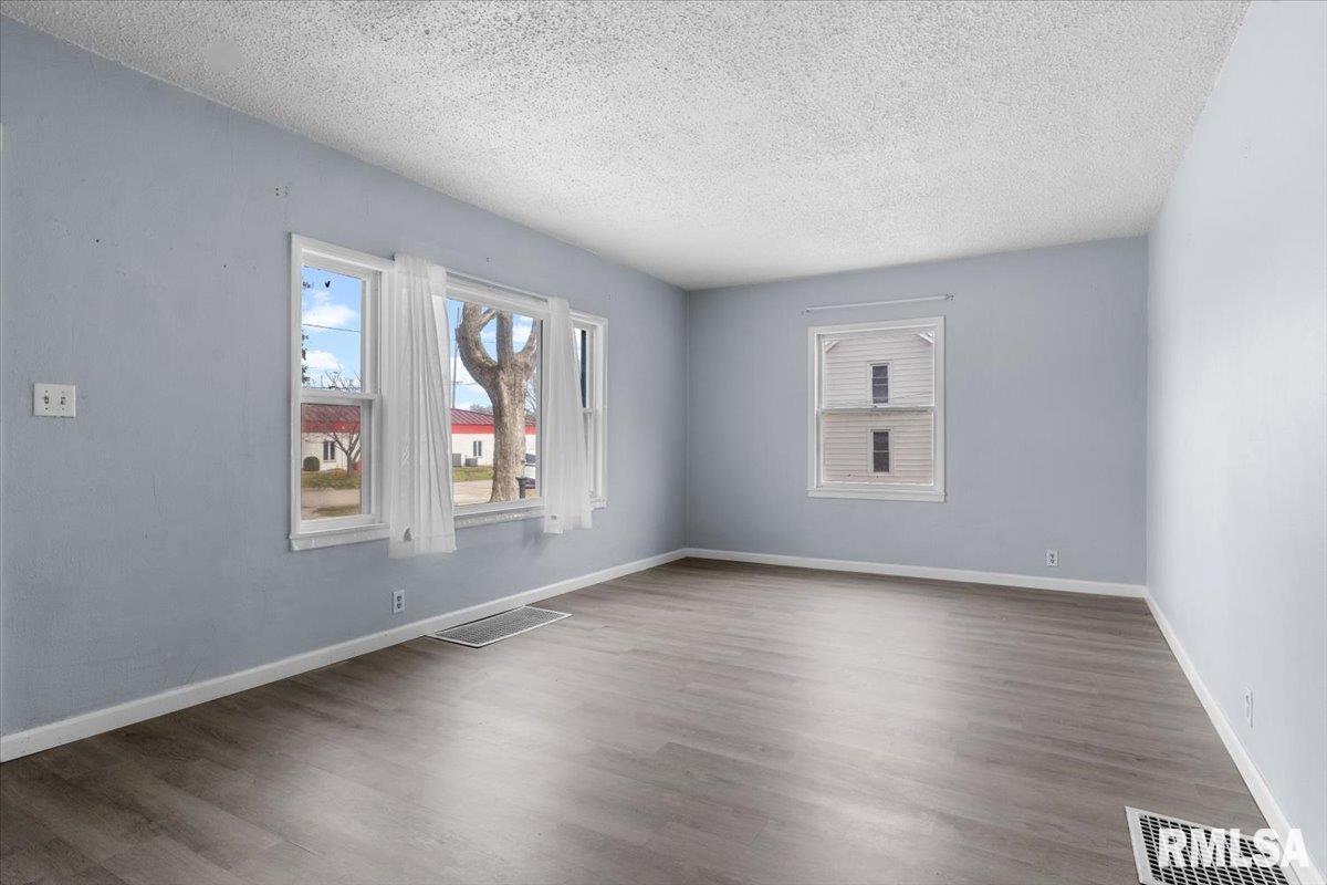 104 West Spruce Street Chatham, IL 62629 - Photo 5 of 32
