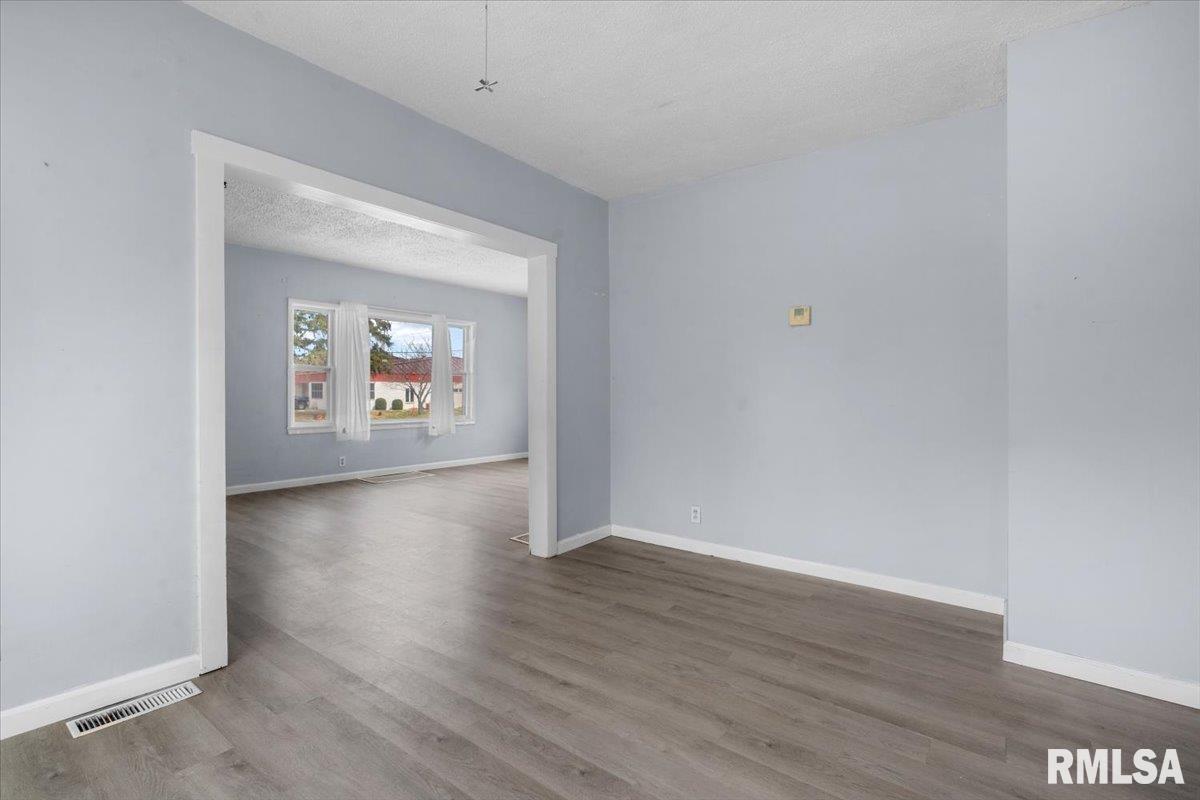 104 West Spruce Street Chatham, IL 62629 - Photo 10 of 32