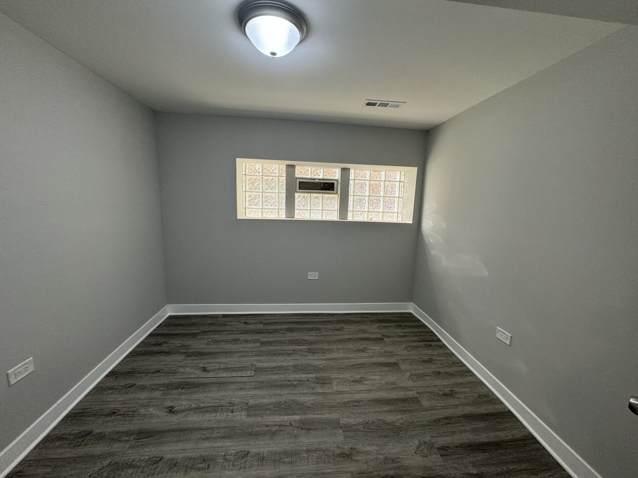 6830 South Michigan Avenue Chicago, IL 60637 - Photo 8 of 10 an empty room with wooden floor and windows