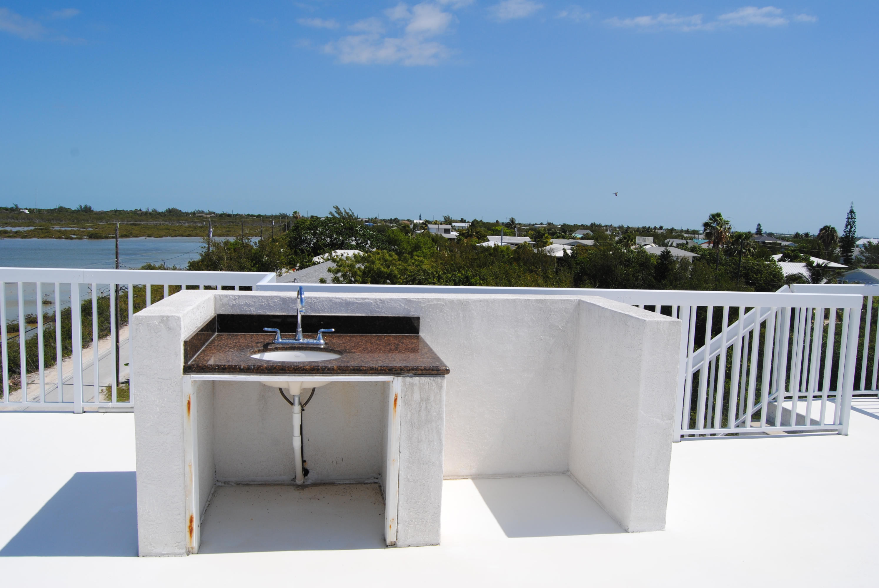 723 Indies Road Summerland Key, FL 33042 - Photo 20 of 28 Sink on observation deck