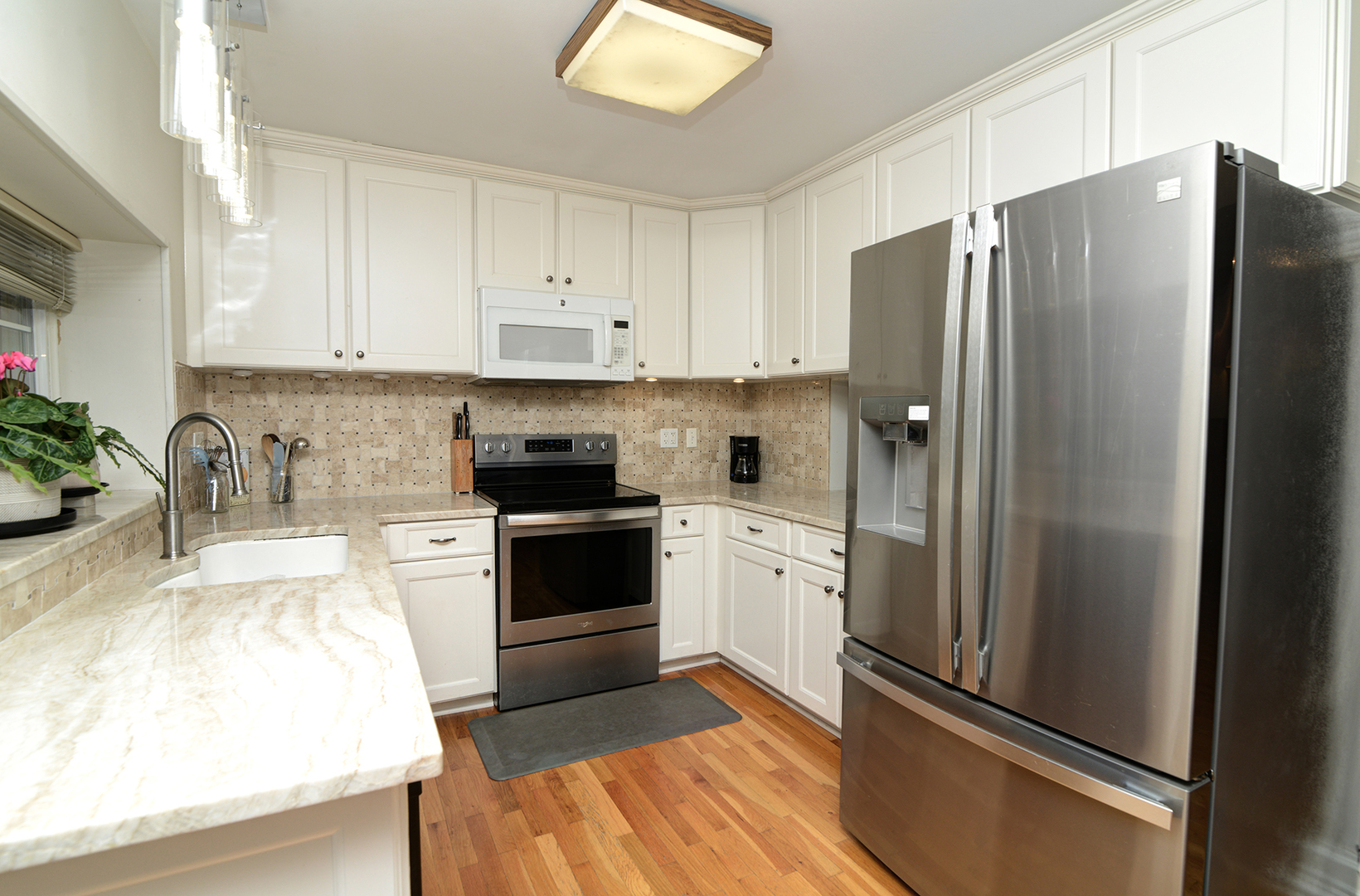 794 Burning Trail Carol Stream, IL 60188 - Photo 13 of 35 a kitchen with granite countertop a refrigerator stove and sink