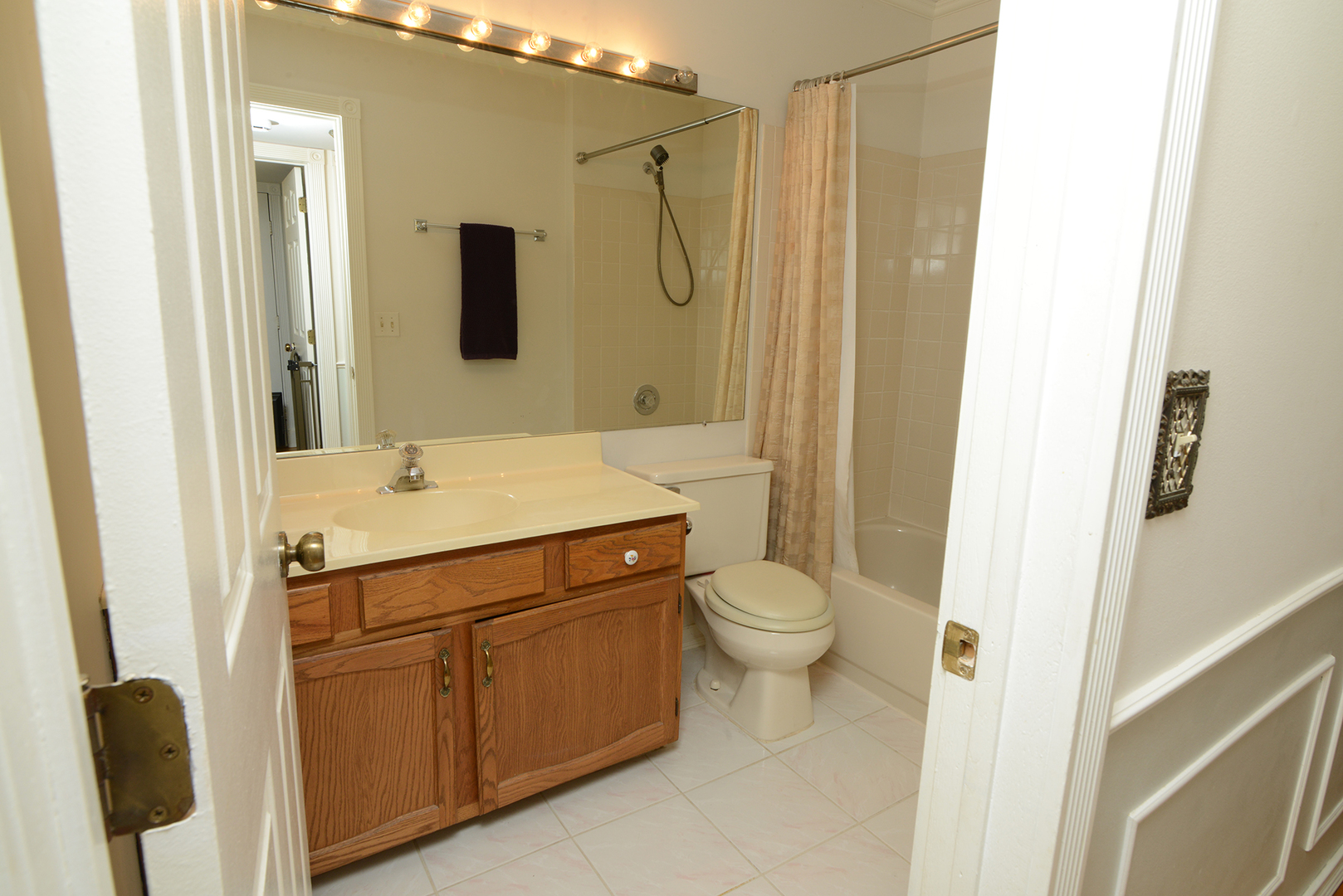 794 Burning Trail Carol Stream, IL 60188 - Photo 18 of 35 a bathroom with a sink a toilet and shower
