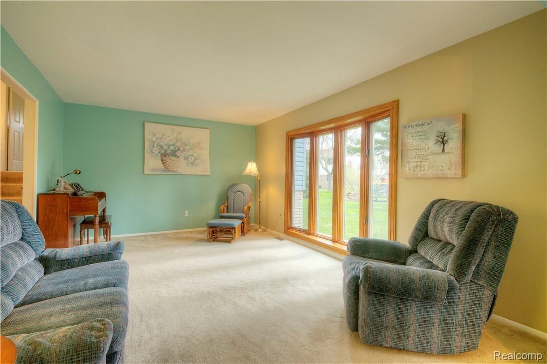 46675 Maidstone Road Canton, MI 48187 - Photo 15 of 41 16 LR.jpg