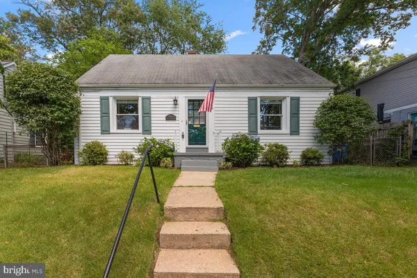 $600,000 | 10604 South Dunmoor Drive, Silver Spring, MD 20901