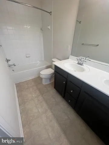 a view of a house with backyard porch and garden