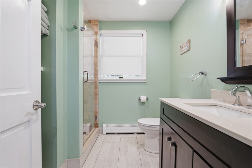 137 Maplewood Road Lynn, MA 01904 - Photo 15 of 39