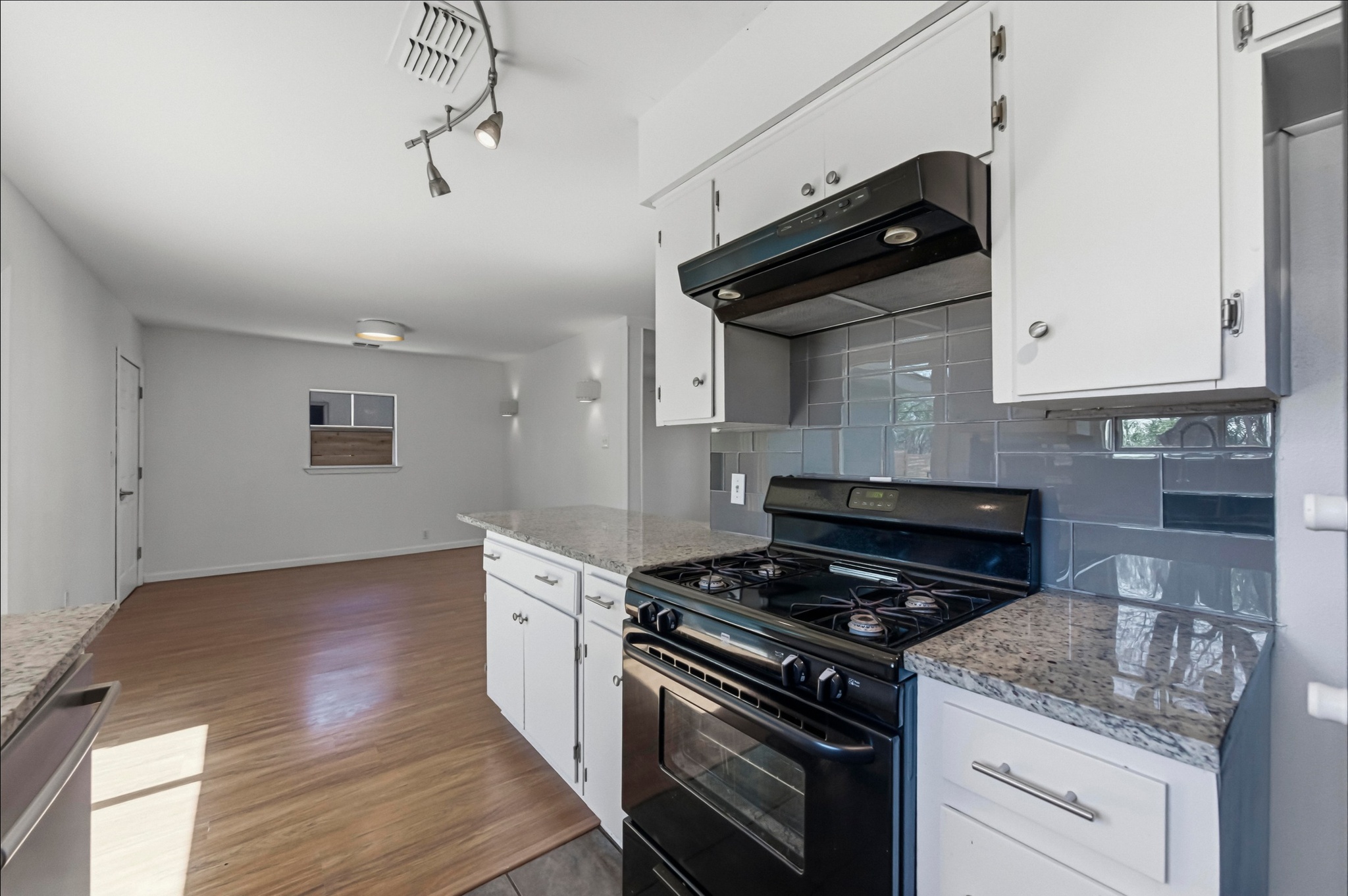 1005 Arthur Stiles Road Austin, TX 78721 - Photo 14 of 29