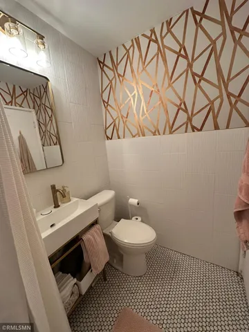 $125,000 | 440 Ridgewood Avenue, Unit 203, Minneapolis, MN 55403