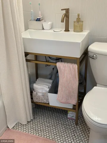 $125,000 | 440 Ridgewood Avenue, Unit 203, Minneapolis, MN 55403