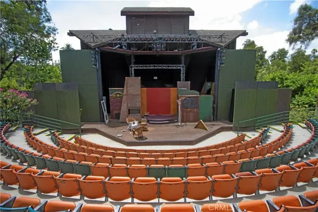 a view of an outdoor space