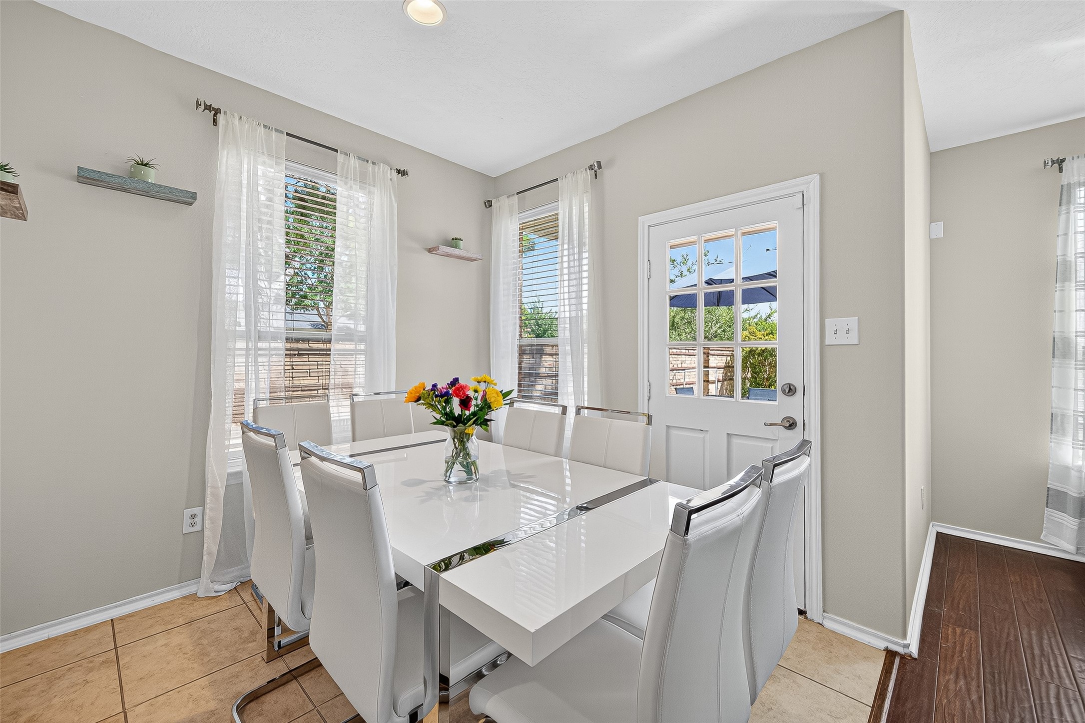 6230 Hollydale Ridge Lane Katy, TX 77494 - Photo 18 of 41 a dining room with furniture and window