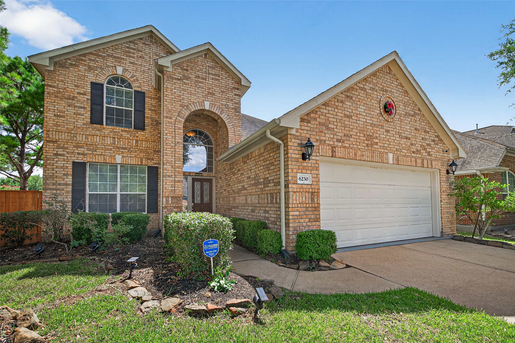 6230 Hollydale Ridge Lane Katy, TX 77494 - Photo 2 of 41 a front view of a house with garden