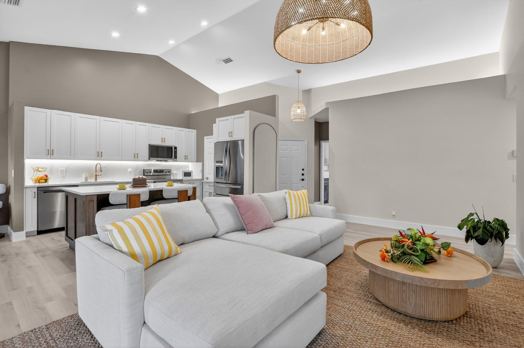 5801 Coach House Circle, Unit E Boca Raton, FL 33486 - Photo 2 of 36 11-web-or-mls-DSC_6801
