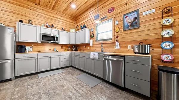 $425,000 | 1644 Ranger Drive, Cross, SC 29436