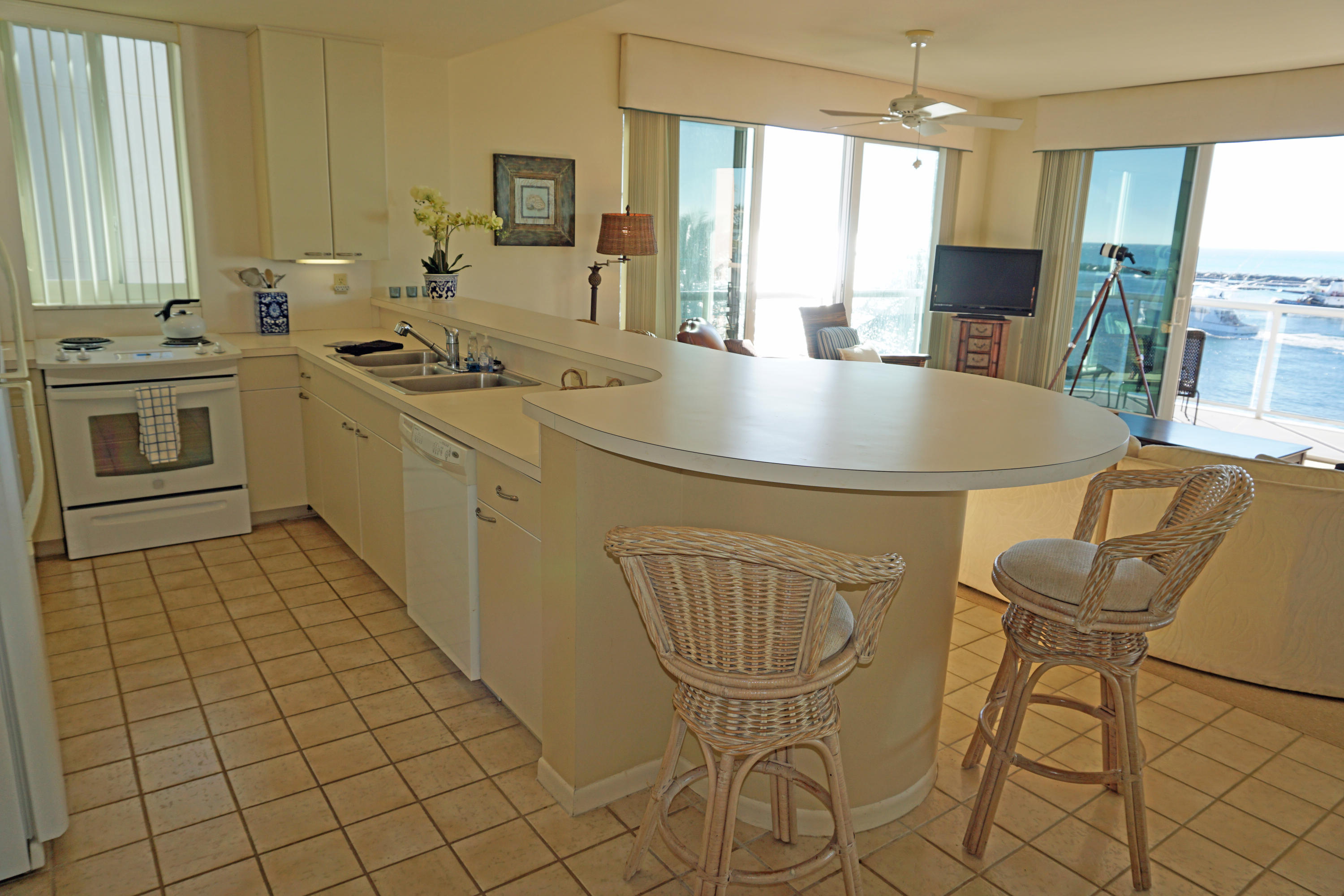 140 Inlet Way, Unit 312 Palm Beach Shores, FL 33404 - Photo 15 of 31 Kitchen