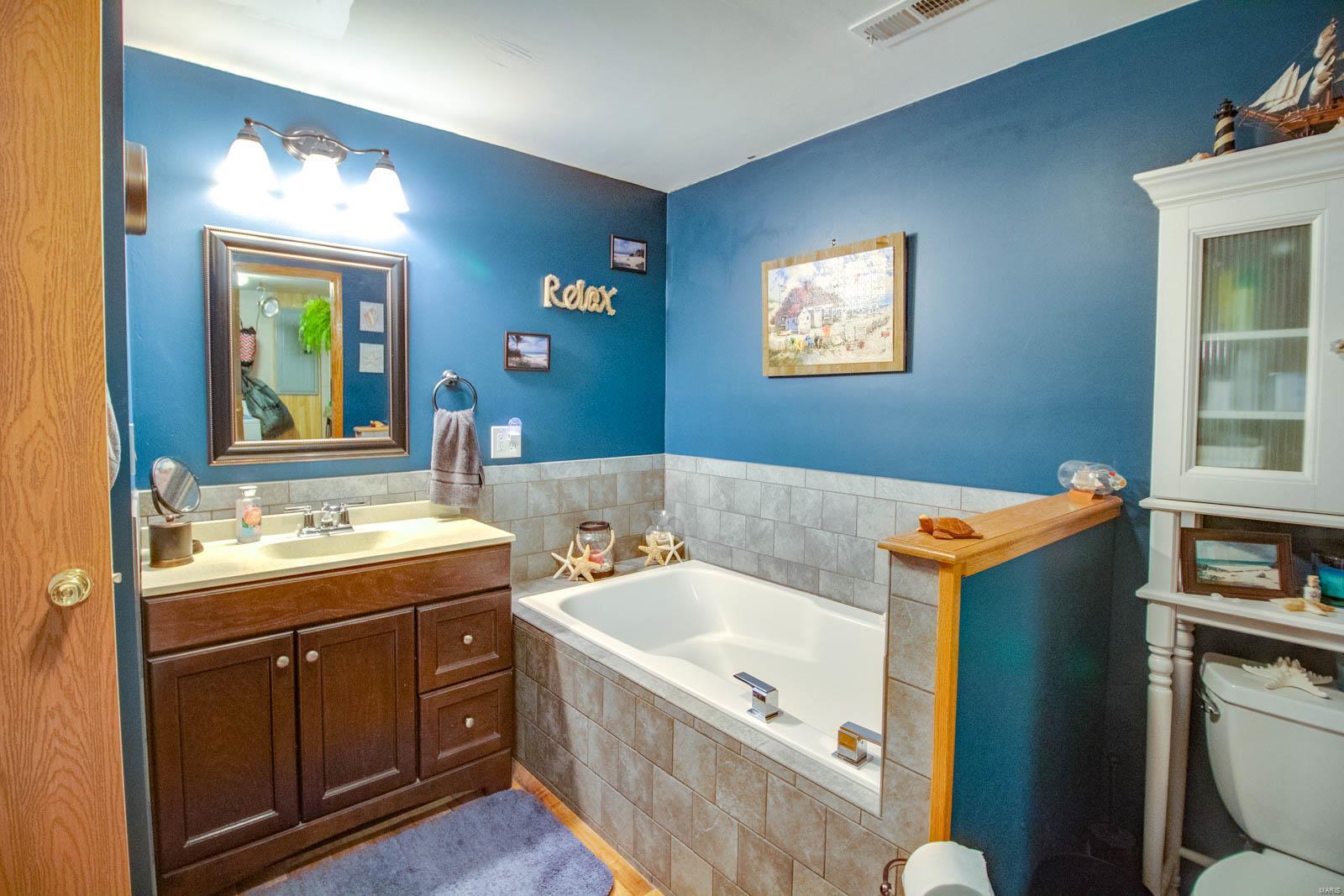 31573 Seets Road Brighton, IL 62012 - Photo 23 of 38