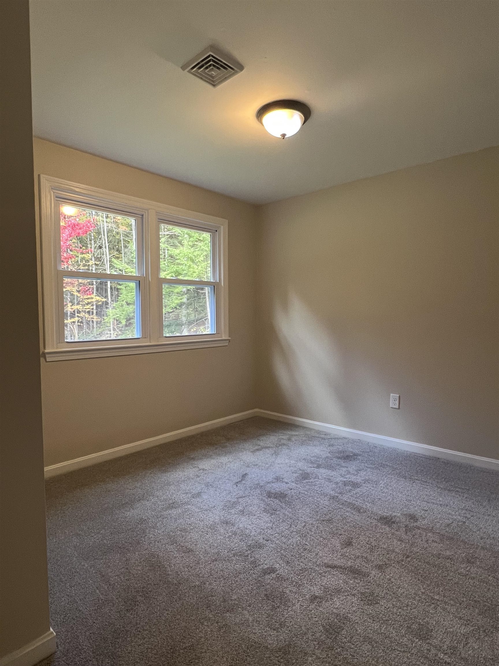 555 New Boston Road Bedford, NH 03110 - Photo 3 of 18