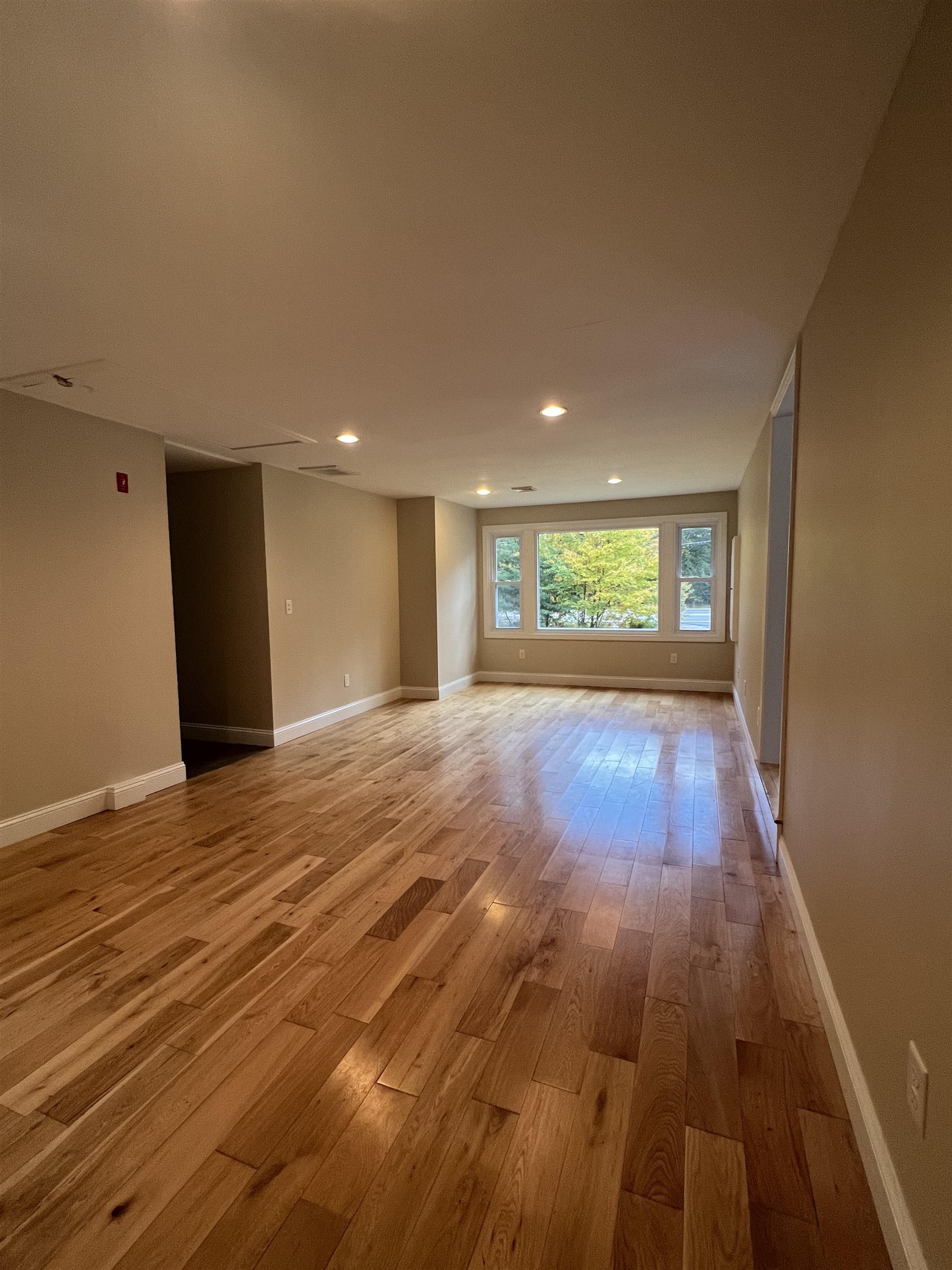555 New Boston Road Bedford, NH 03110 - Photo 7 of 18