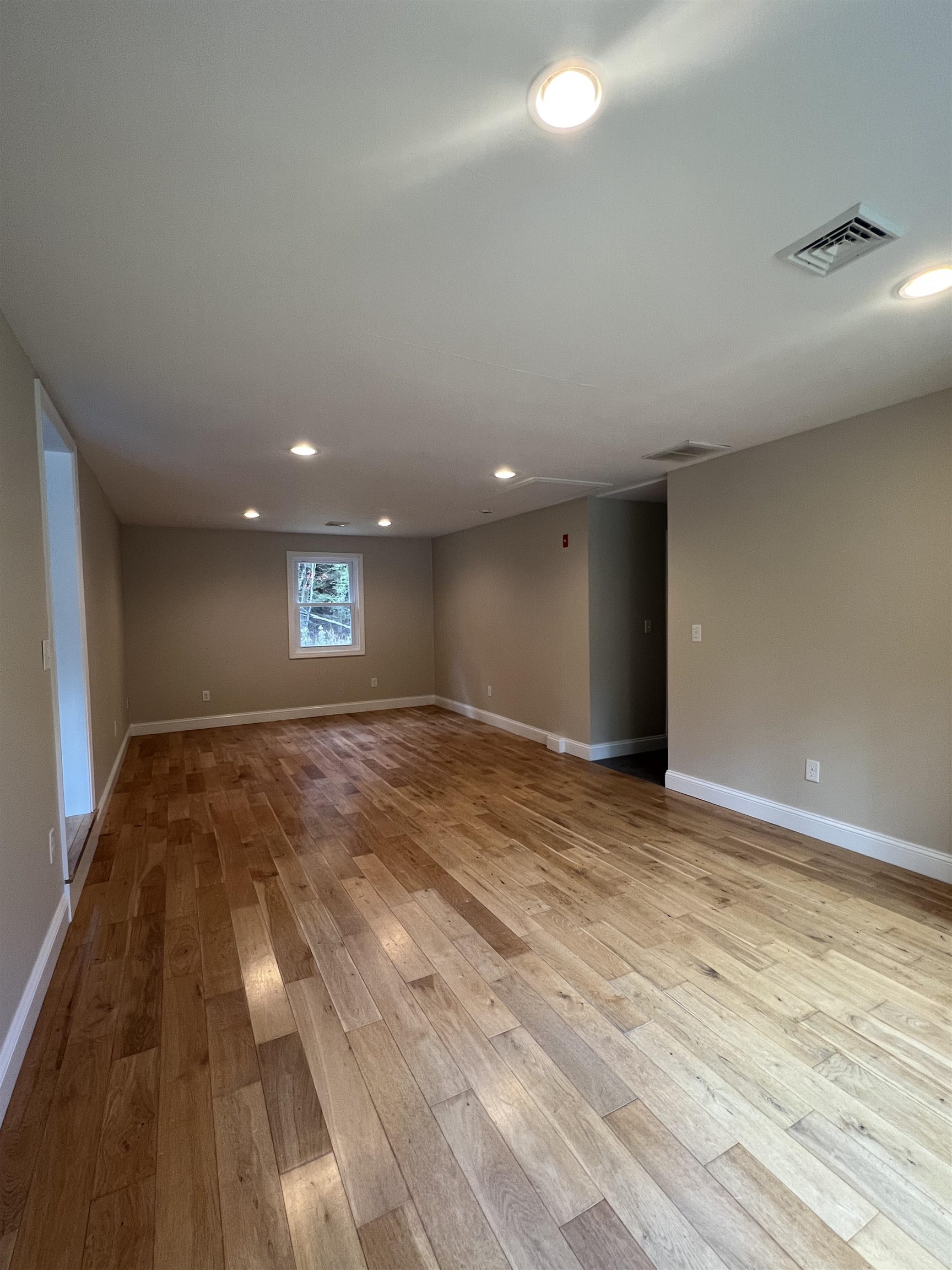 555 New Boston Road Bedford, NH 03110 - Photo 8 of 18