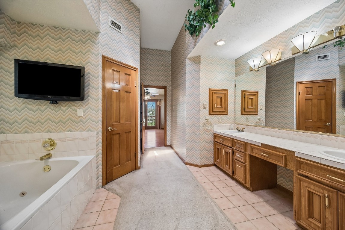 1835 Raintree Circle Seabrook, TX 77586 - Photo 20 of 50 The high ceilings throughout the home give you a spacious feel.