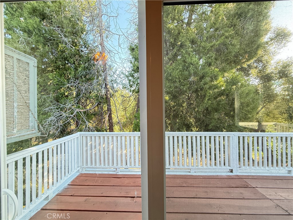 5452 Carleton Road Mariposa, CA 95338 - Photo 21 of 57 a view of a wooden balcony
