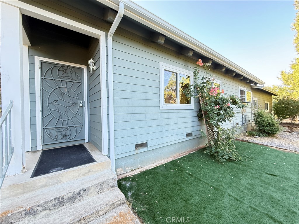 5452 Carleton Road Mariposa, CA 95338 - Photo 4 of 57 a view of a house with a yard