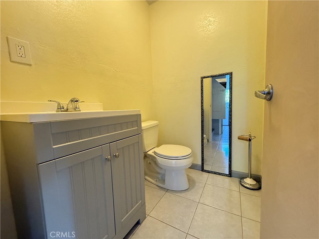 5452 Carleton Road Mariposa, CA 95338 - Photo 52 of 57 a bathroom with a toilet sink and shower