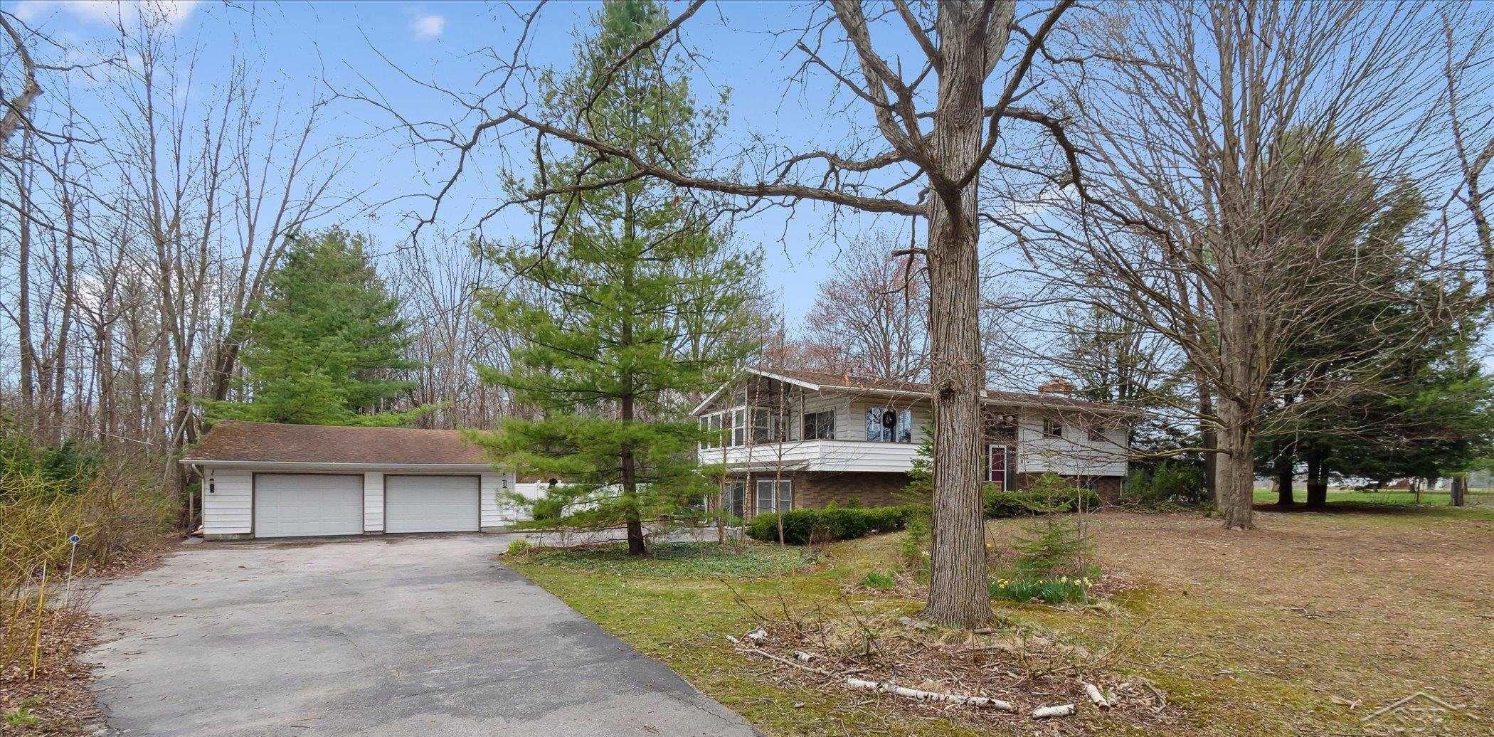 252 South Garfield Road Linwood, MI 48634 - Photo 1 of 67