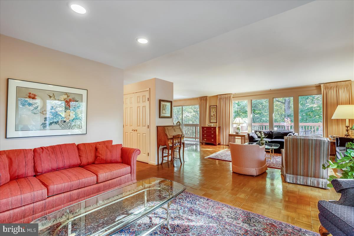 1417 Aldenham Lane Reston, VA 20190 - Photo 18 of 65 Entertaining is easy in this space