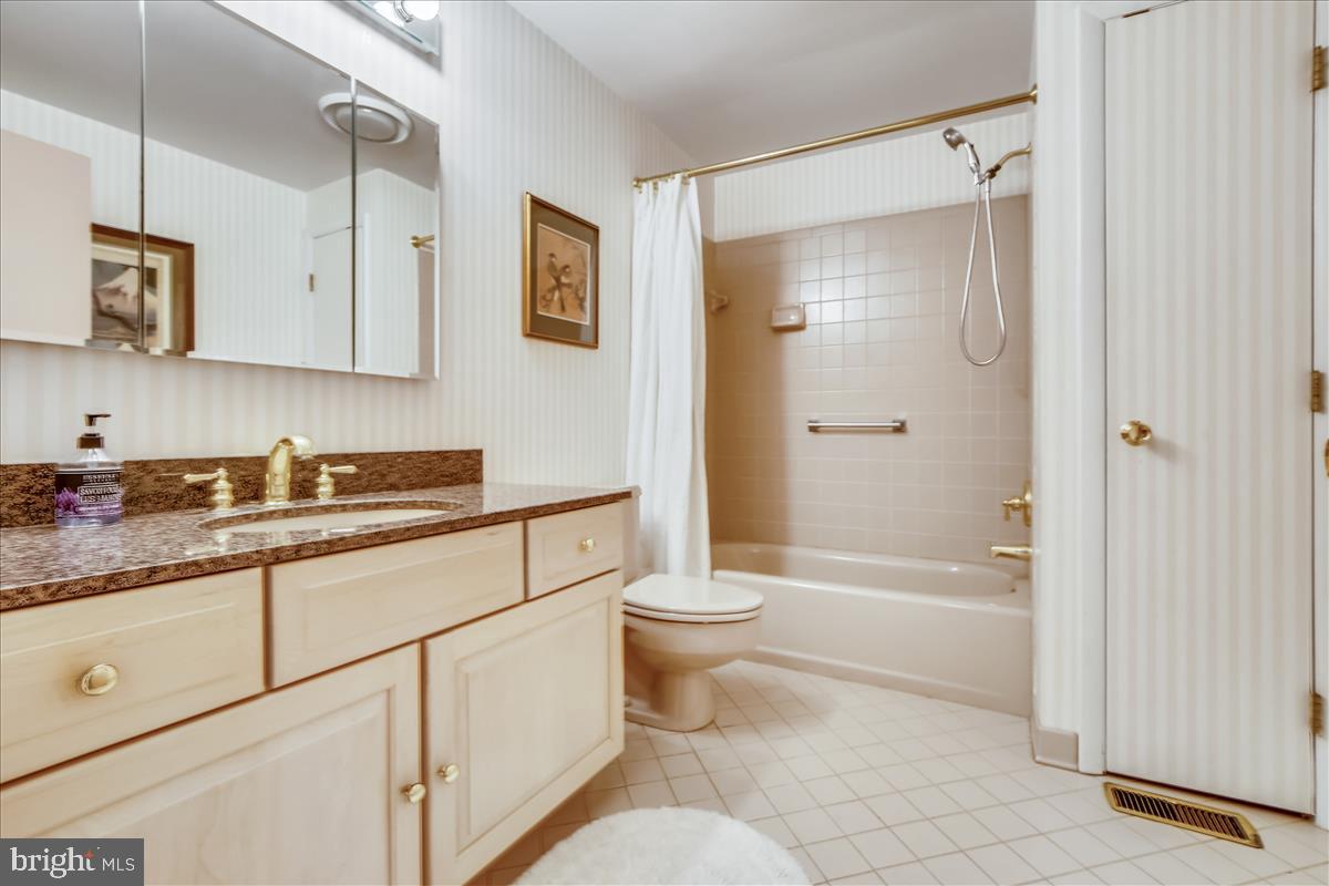 1417 Aldenham Lane Reston, VA 20190 - Photo 32 of 65 Full bath with granite countertop